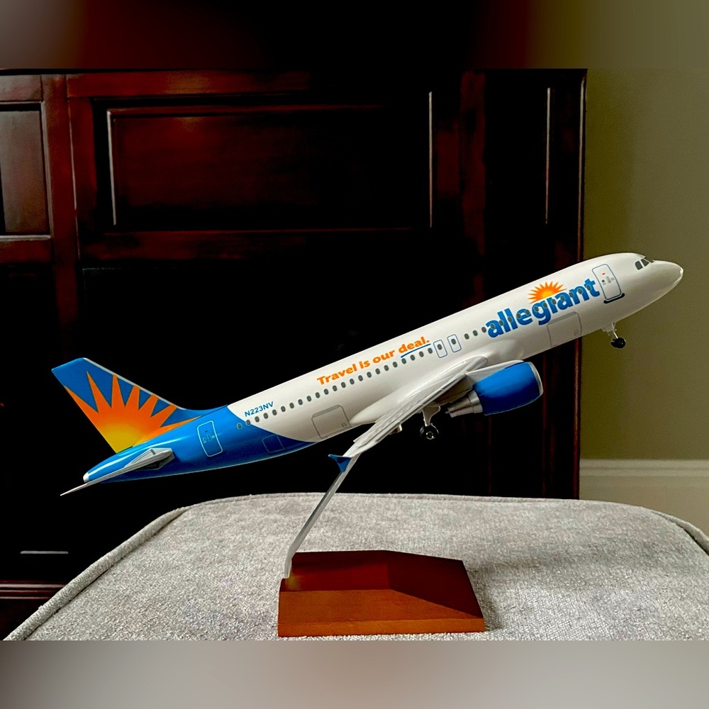 Airplane model air bus Allegiant 320